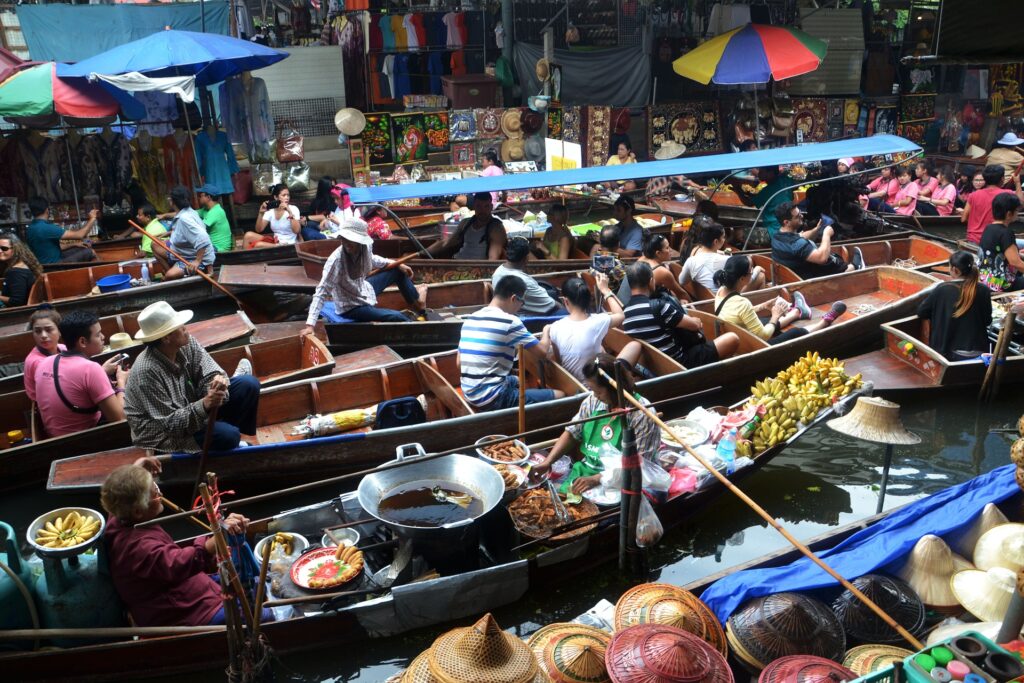cosas imperdibles que hacer en Bangkok mercado flotante